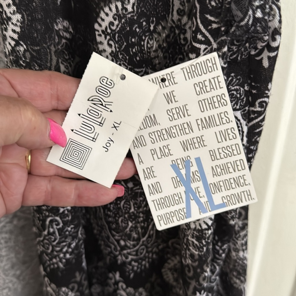 LuLaRoe Joy-Long vest. Stretchy fits up to 2x - Picture 3 of 4